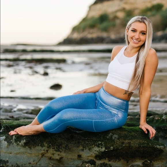 ZYIA Light N Tight Blue Mermaid Hi-Rise Capri Leggings - Picture 1 of 13